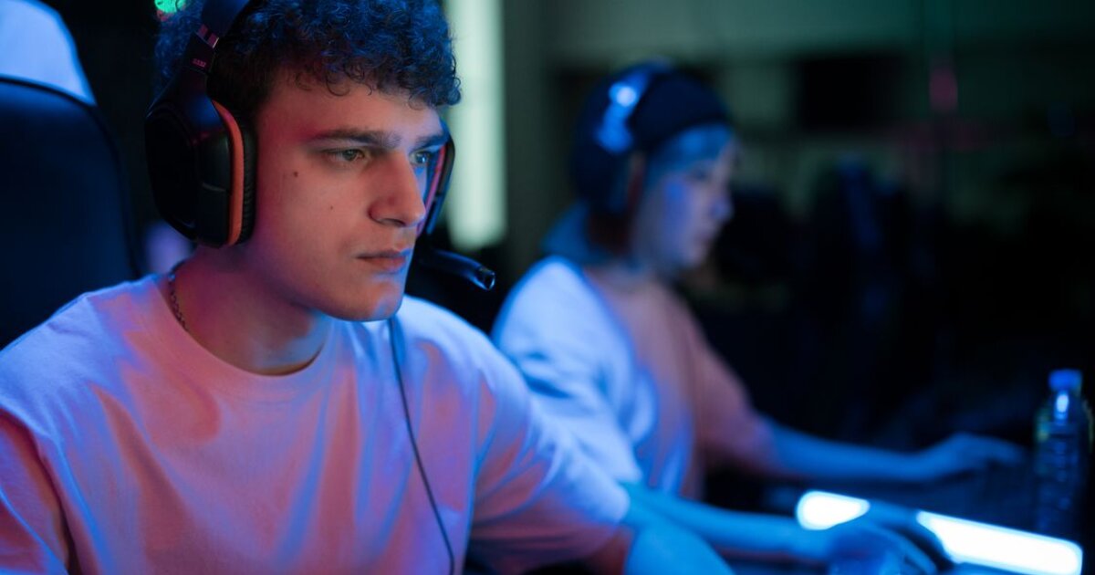 Монетизация Twitch в 2026: партнёрка, сабы, биты и донаты